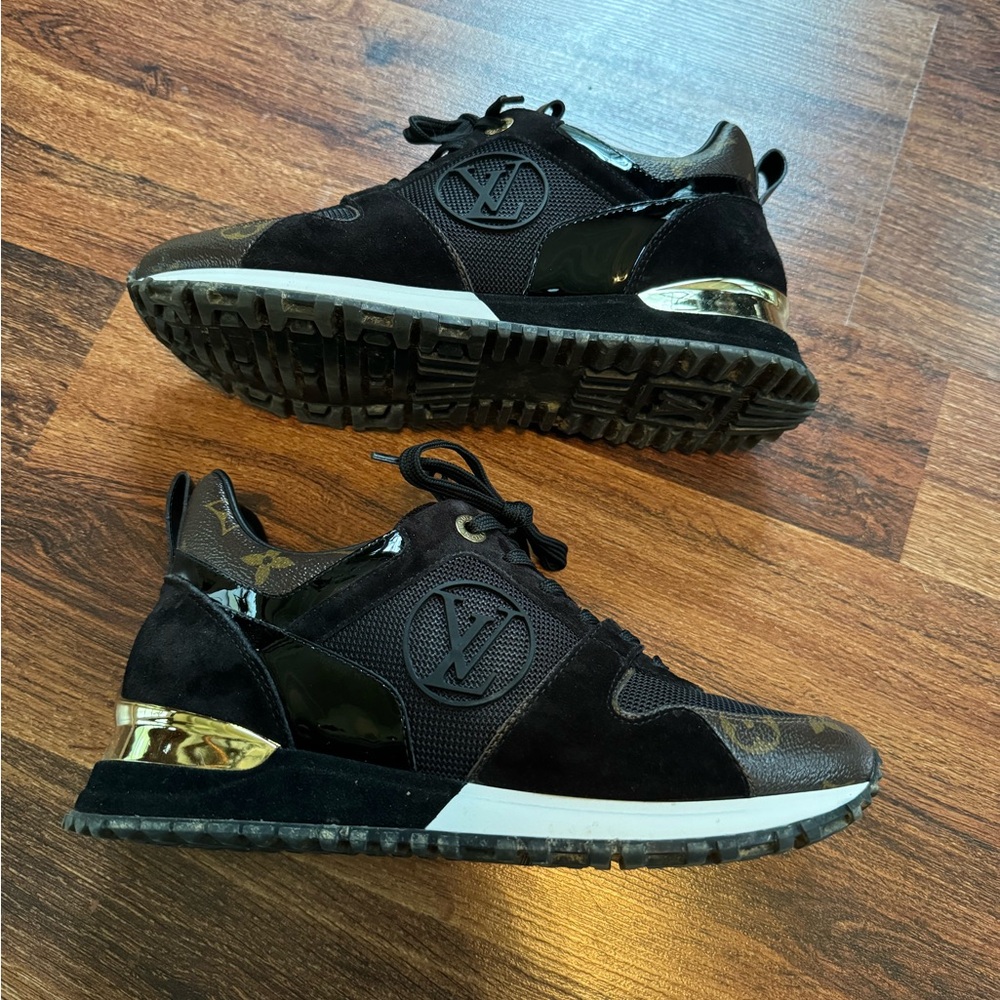 Louis Vuitton Run Away Sneakers 37